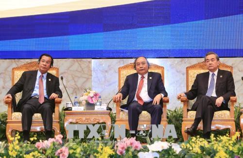 Thủ tướng Nguyễn Xuân Phúc đồng chủ trì Phiên toàn thể Đối thoại chính sách